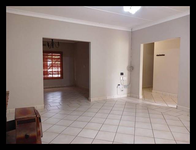 3 BEDROOM PROPERTY TO RENT IN KEMPTON PARK EXT 03